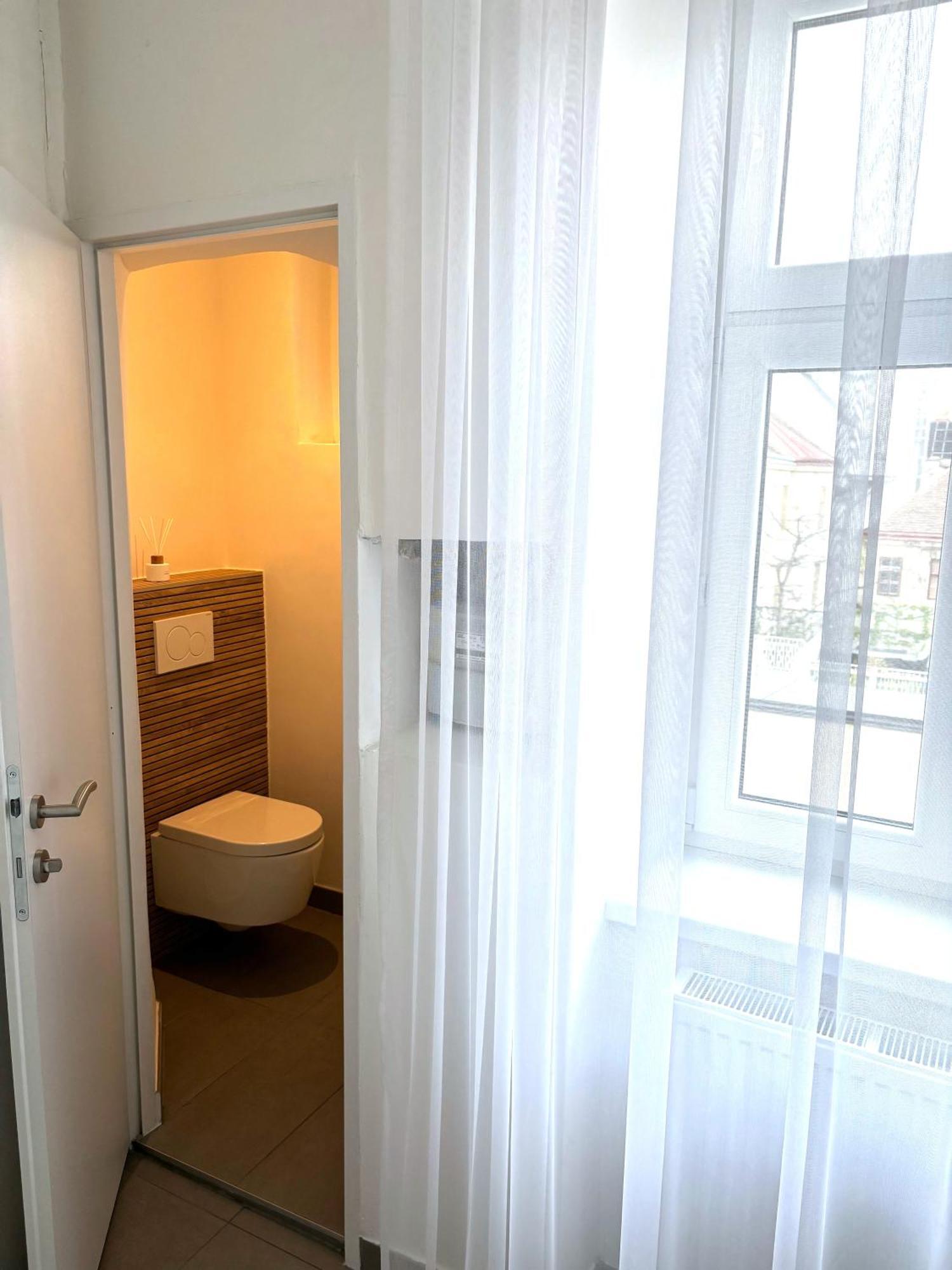 Traumhafte Wohnung Fuer 3, Grosszuegig, Walk In Dusche Wien Ngoại thất bức ảnh