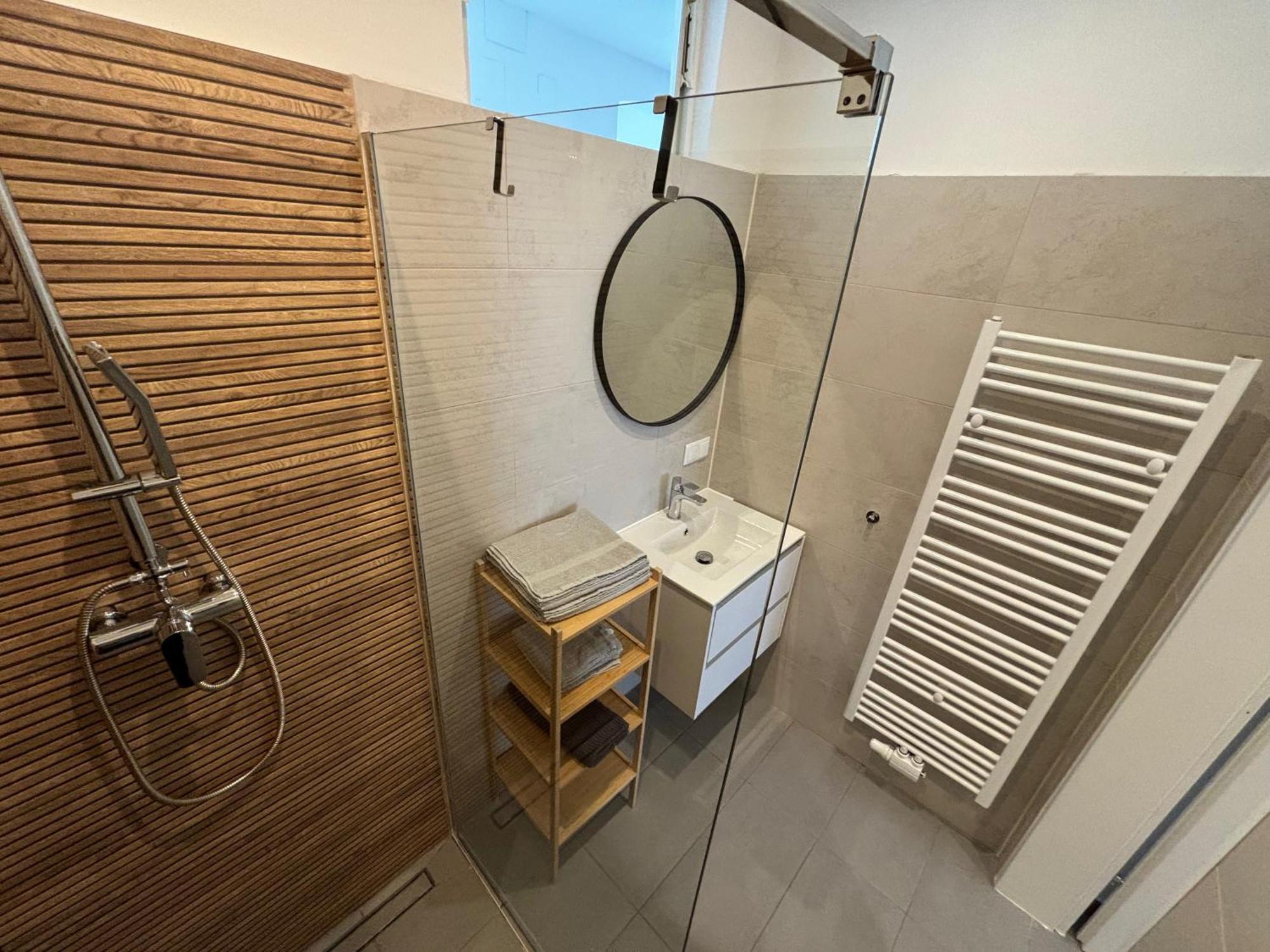 Traumhafte Wohnung Fuer 3, Grosszuegig, Walk In Dusche Wien Ngoại thất bức ảnh
